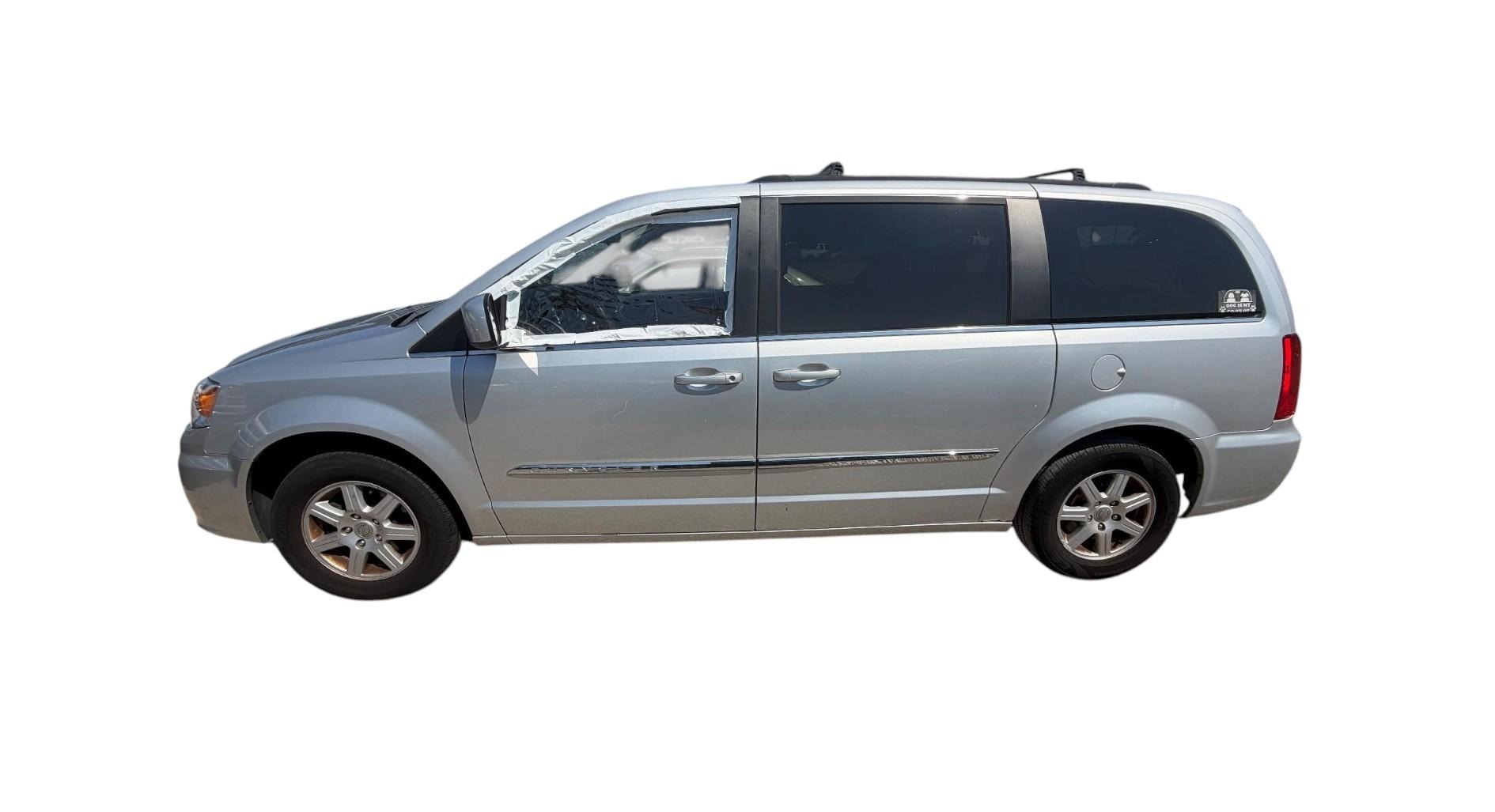 2011 chrysler town-&amp;-country touring with 128014 miles for sale near elk-river, minnesota 5276ea9639e44c51849bfe84c073fd51.jpg