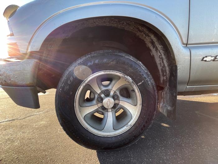 2001 chevrolet s10-pickup ext.-cab-2wd with 146806 miles for sale near elk-river, minnesota 52a1275cbb734b569b3d1795f5ad03f6.jpeg