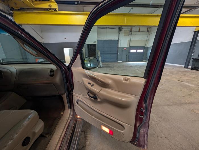 2001 ford expedition xlt-4wd with 169685 miles for sale near elk-river, minnesota 52ecb1962f8a4f2b93d581e0ac40e876.jpg