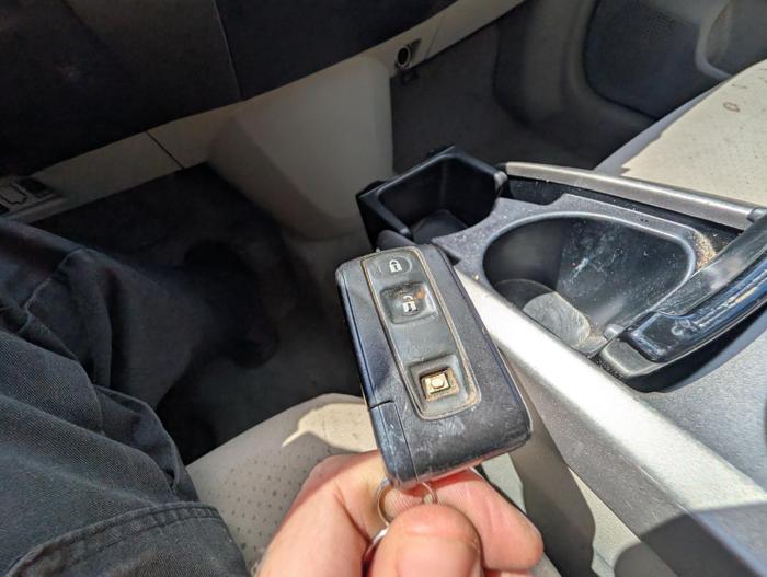 2006 toyota prius 4-door-liftback with 256025 miles for sale near elk-river, minnesota 538687dcf29b48f8a2484d82c92d0bfb.jpg
