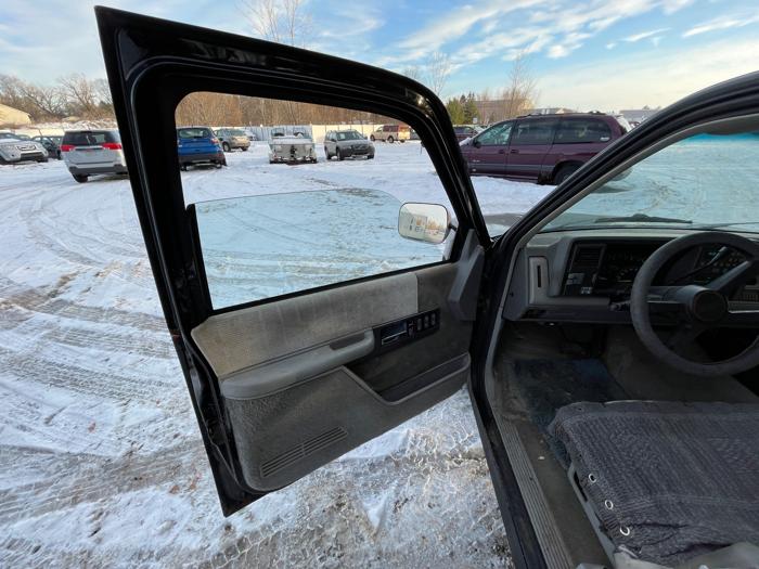 1991 gmc sierra-c-k-1500 reg.-cab-8-ft.-bed-2wd with 176147 miles for sale near elk-river, minnesota 539aeffecdfa43668e7f772a06d15c6a.jpeg