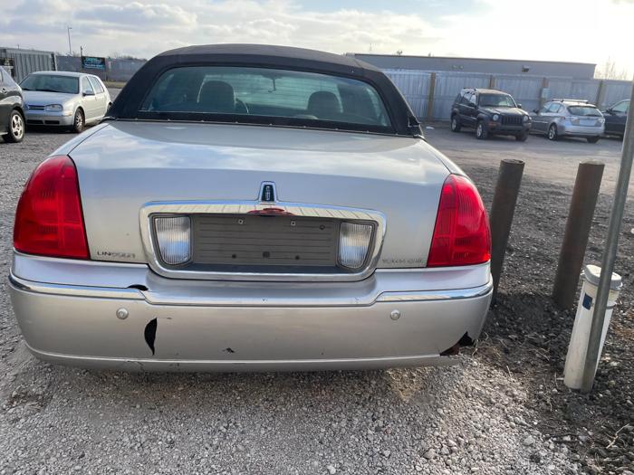 2005 lincoln town-car with 210142 miles for sale near elk-river, minnesota 54095dd36e554b86b7129035d2d96127.jpg