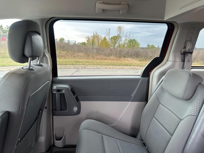 2010 chrysler town-&-country touring with 116441 miles for sale near elk-river, minnesota 5410f60f7e434d3ca95ea28412bb33ff.jpg