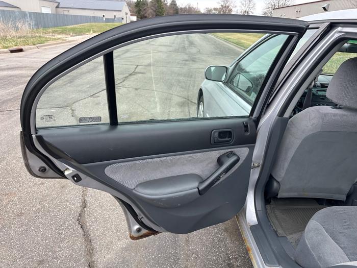 2001 honda civic ex-sedan with 179579 miles for sale near elk-river, minnesota 545652fae921474085aa31476bad1031.jpeg