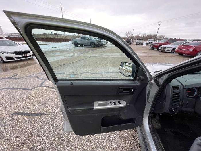 2010 ford escape xlt-fwd with 198885 miles for sale near rochester, minnesota 5496e915a34e4c37b4abfb888f74a36b.jpeg