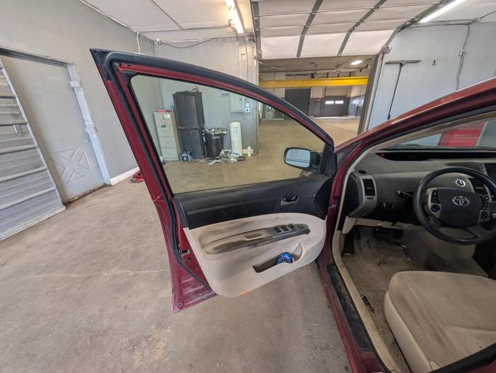 2005 toyota prius 4-door-liftback with 272841 miles for sale near elk-river, minnesota 54b15260e0a640f5b0ccabf31236fba5.jpg