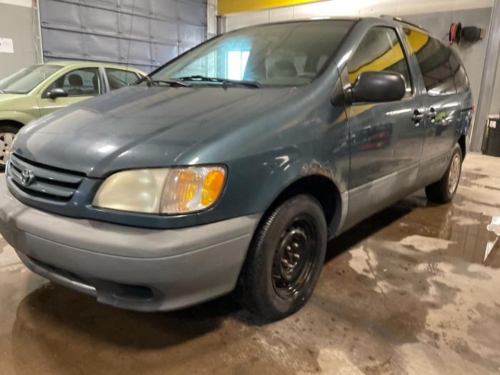 2001 toyota sienna le with 169382 miles for sale near elk-river, minnesota 54b1f8b1737644a98ee6f3bb0b31db7b.jpg