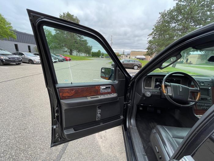 2012 lincoln navigator 4wd with 208255 miles for sale near eden-prairie, minnesota 553beaccb0bb4038b1f584cd5d0e5a17.jpeg