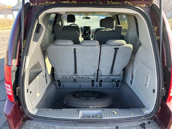 2008 chrysler town-&-country touring with 160232 miles for sale near elk-river, minnesota 5565cc335fd9402da87333855888c627.jpeg