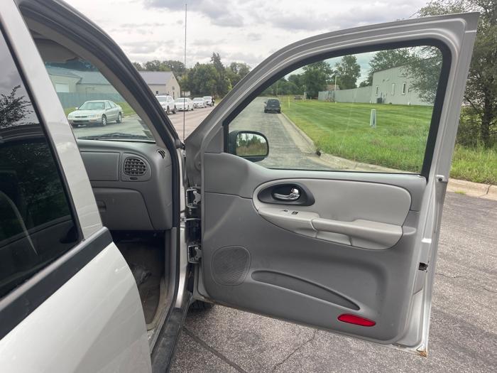 2007 chevrolet trailblazer ls1-4wd with 98541 miles for sale near elk-river, minnesota 55d8550f80c344bf8b924ba32b0577be.jpeg