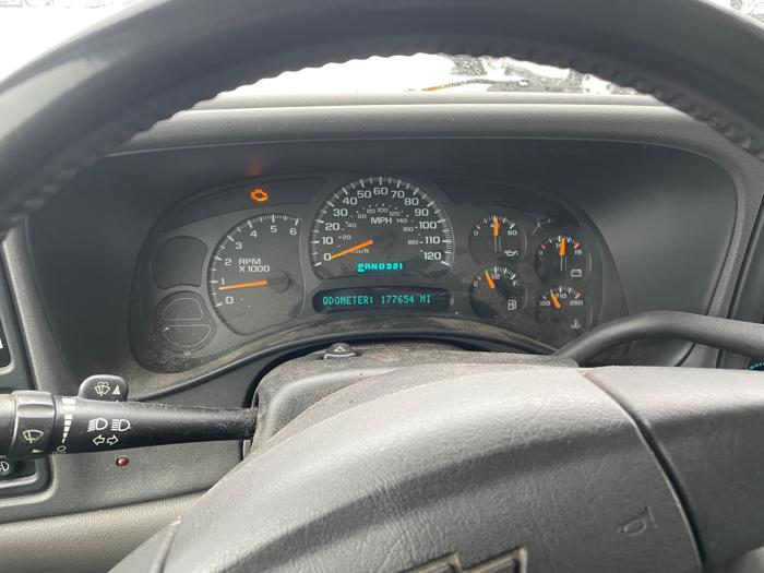 2004 chevrolet suburban 1500-4wd with 177654 miles for sale near fridley, minnesota 55e5577267794f0bb3b61157218c3c46.jpeg