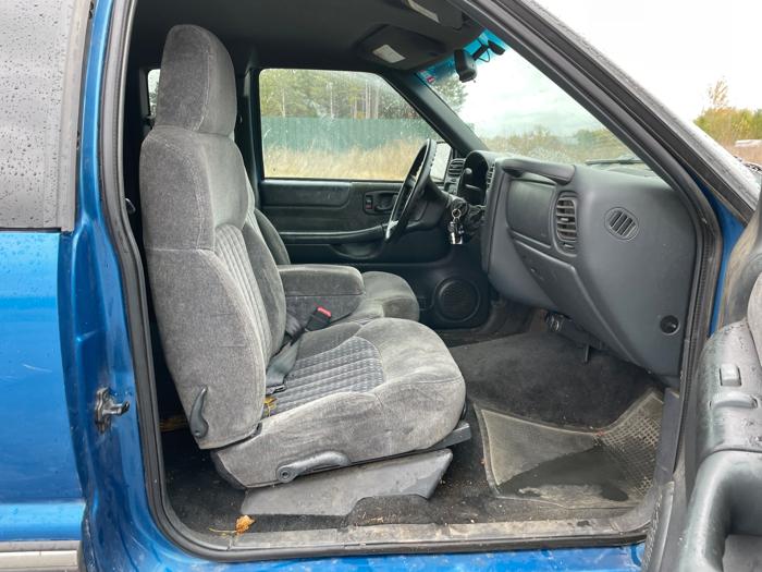 2001 chevrolet s10-pickup ext.-cab-4wd with 140781 miles for sale near elk-river, minnesota 5631d85c74bb429b96dac7d203fd924d.jpeg