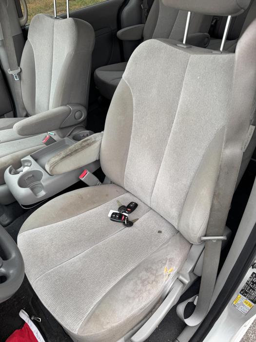 2012 kia sedona with 181342 miles for sale near elk-river, minnesota 567c6decc0224667a663844369465067.jpg