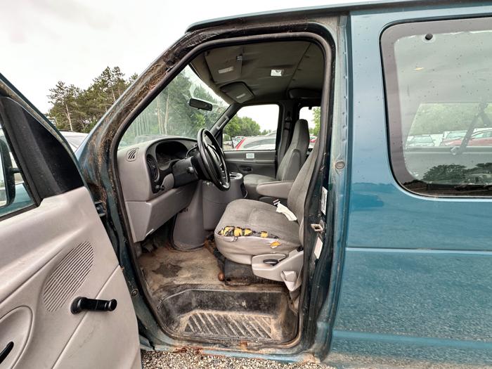 2001 ford econoline e350-extended with 236141 miles for sale near elk-river, minnesota 56c55c968b8a4320a39aa310f0574878.jpeg