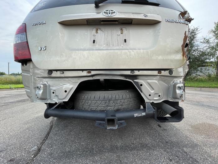 2006 toyota highlander v6-2wd-with-3rd-row-seat with 194228 miles for sale near elk-river, minnesota 56dfbd6371914d11b10b1d33a5e689d1.jpeg