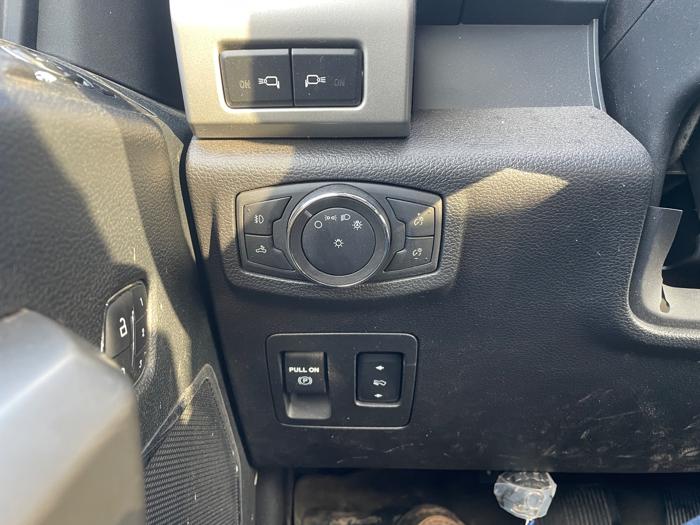 2020 ford f-150 xlt-supercrew-6.5-ft.-bed-4wd with 127752 miles for sale near fridley, minnesota 56f2e9810aa446f9adb668fb224e9f7e.jpeg