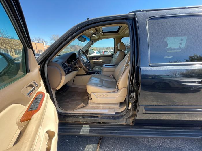 2007 gmc yukon-xl sle-1-1-2-ton-4wd with 258851 miles for sale near burnsville, minnesota 57120a73a4aa4def9c5df2add4b70e45.jpeg