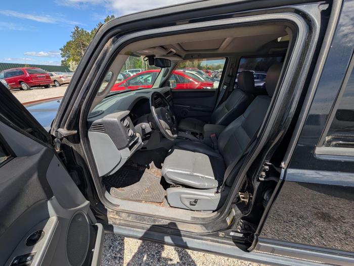 2006 jeep commander 4wd with 119557 miles for sale near elk-river, minnesota 57edf616e2eb4067af5fc2e40caefe5f.jpg
