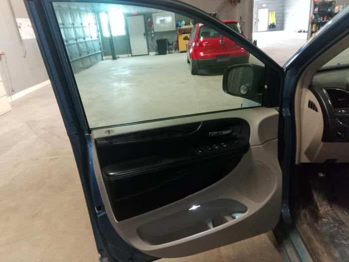 2011 chrysler town-&amp;-country touring with 139586 miles for sale near elk-river, minnesota 584d467f72684b37b00978334a741e85.jpg
