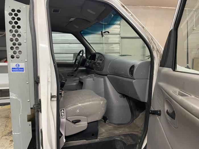 2000 ford e-250 with 144106 miles for sale near elk-river, minnesota 5982e658b7dd474eafac26b5b90b446d.jpg