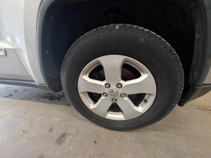 2011 jeep grand-cherokee laredo-4wd with 178808 miles for sale near elk-river, minnesota 5a098004889f4085b9040fec9c582d79.jpg