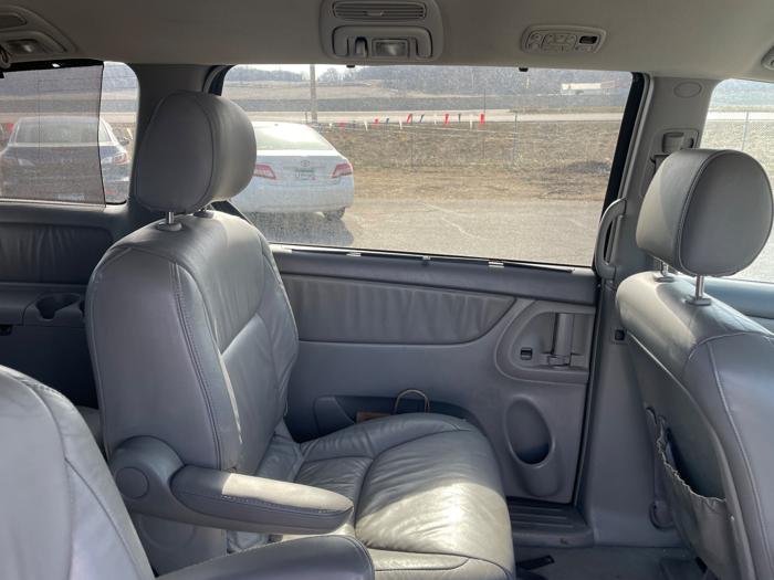 2004 toyota sienna xle-awd with 220628 miles for sale near shakopee, minnesota 5a17f2fd47544e81b005878f6c79d60f.jpeg
