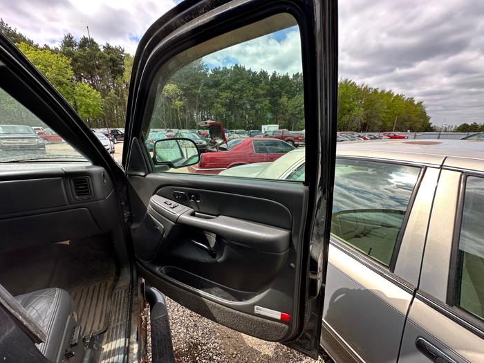 2004 chevrolet silverado-2500hd work-truck-crew-cab-short-bed-4wd with 219246 miles for sale near elk-river, minnesota 5ac29e0b0ab34800b282beb4b0ce0664.jpeg