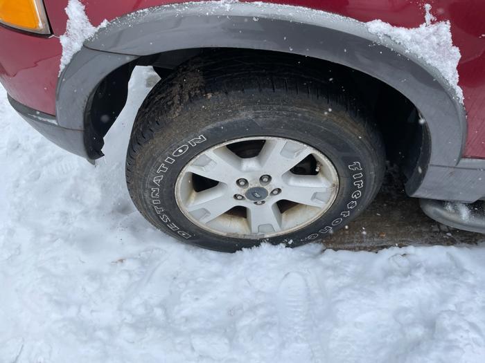 2005 ford explorer xlt-4.6l-4wd with 133843 miles for sale near elk-river, minnesota 5ad99d20574d427cb698233bb68ee9e8.jpeg