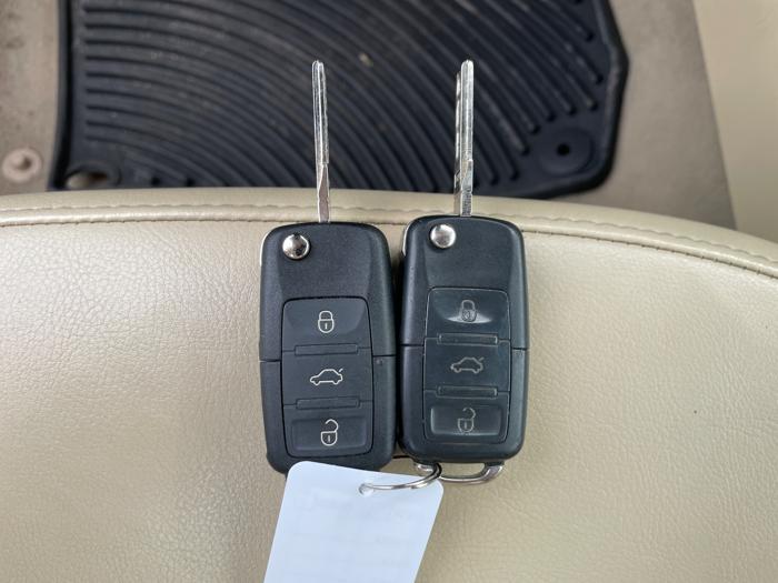 2003 volkswagen new-beetle gls-2.0l-convertible with 105377 miles for sale near elk-river, minnesota 5b2545dd2c454a8cac1854bb6e73aad8.jpeg