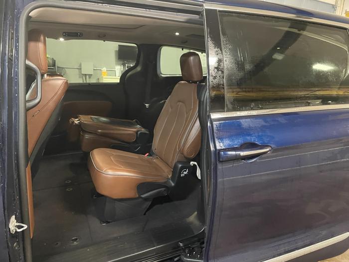 2017 chrysler pacifica limited with 117154 miles for sale near elk-river, minnesota 5b7e1300f7d24953bec046e17356188b.jpg