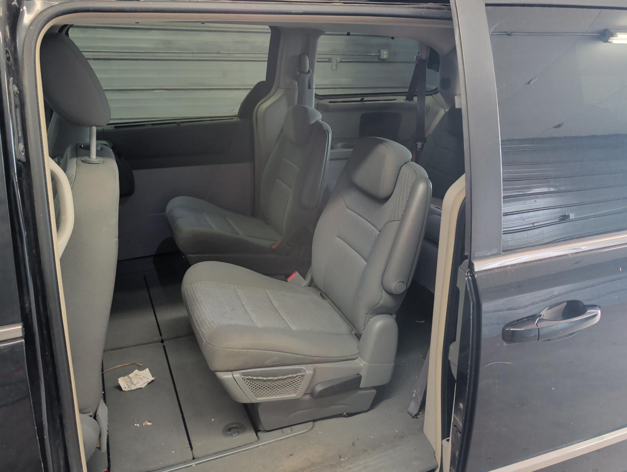 2009 chrysler town-&amp;-country with 195103 miles for sale near elk-river, minnesota 5bf39220f7a44474b77242793a079b63.jpg