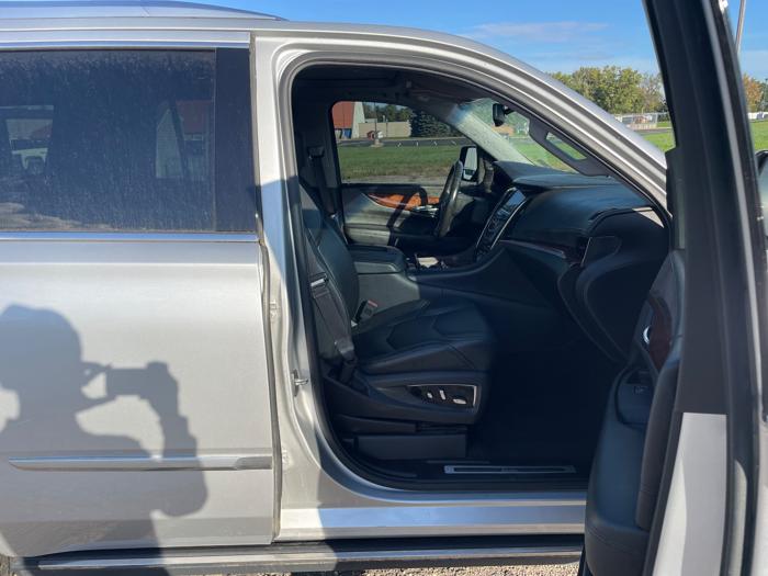 2015 cadillac escalade premium-4wd with 176275 miles for sale near hastings, minnesota 5c23639d3e9046cc8f2d295b762d5fcd.jpeg