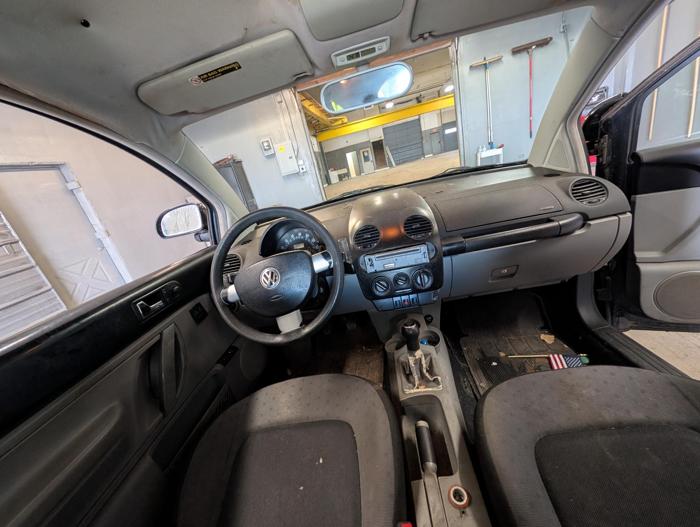 1999 volkswagen new-beetle gls-2.0 with 162278 miles for sale near elk-river, minnesota 5c5dc24c7d264985959b471486e10998.jpg