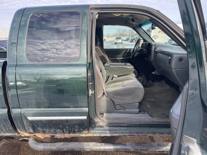 2006 chevrolet silverado-1500 ls-ext.-cab-4wd with 245271 miles for sale near fridley, minnesota 5cb63999748340709394de6bcb0ae42f.jpeg