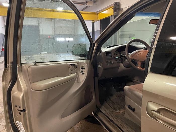2002 chrysler town-and-country lx with 129653 miles for sale near elk-river, minnesota 5ccde2f002564a16a153e1bef9b56be2.jpg
