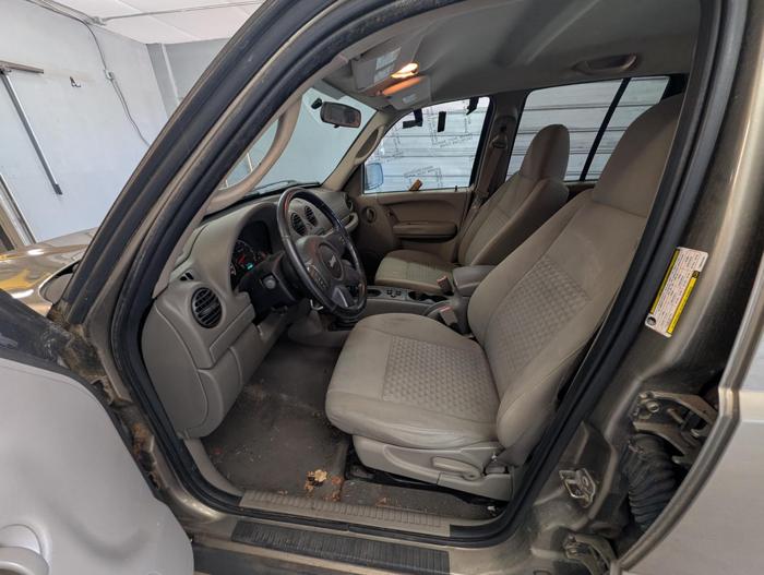 2007 jeep liberty sport-4wd with 124882 miles for sale near elk-river, minnesota 5d473e99a1ae4171afa73bb400d8c882.jpg