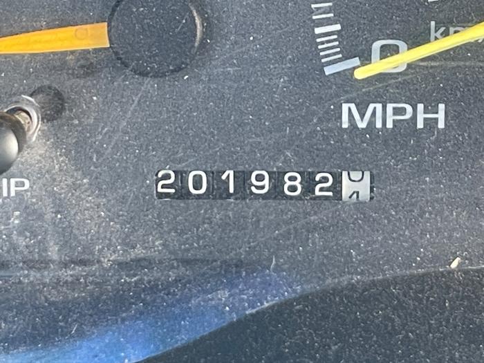 1999 gmc suburban 1500-4wd with 201982 miles for sale near elk-river, minnesota 5d4819a07c80407a9817ceea9f2f5bb1.jpeg