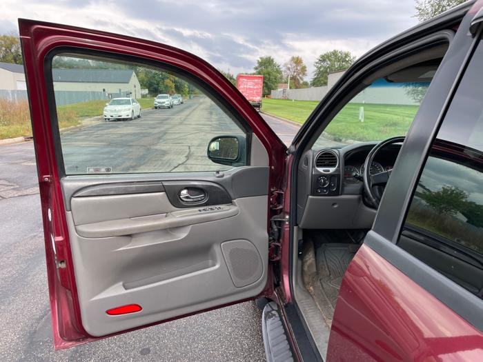2004 gmc envoy xuv-sle-4wd with 213685 miles for sale near elk-river, minnesota 5ddb89adec78444cabe74b78bf971cd0.jpeg