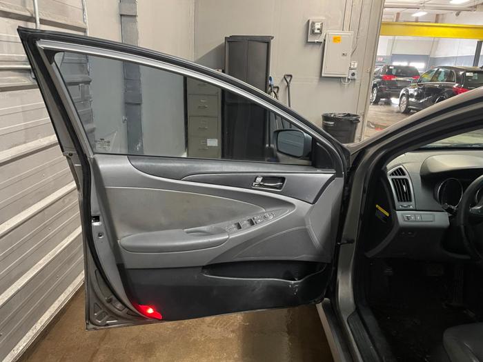 2012 hyundai sonata-hybrid base with 143849 miles for sale near elk-river, minnesota 5ddd24370b814f7187d5caa31fbaaade.jpg
