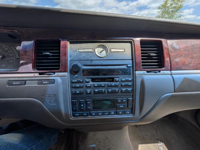 2003 lincoln town-car signature for sale near elk-river, minnesota 5de8eba4a02c4e34ba968f63d626f83d.jpg