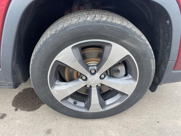 2019 jeep cherokee limited-4wd with 76528 miles for sale near clearwater, minnesota 5df45c1809dc4921ab25e325b7c9bc6f.jpeg