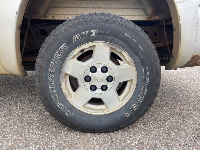 2005 chevrolet silverado-1500 ls-crew-cab-4wd with 291163 miles for sale near fridley, minnesota 5df9a78b8b8146919b99ee0b6b5d6e27.jpeg