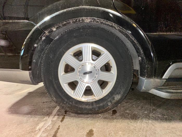 2003 lincoln navigator luxury-4wd with 90707 miles for sale near elk-river, minnesota 5dfe080f2a2d431591ec36d21ef80816.jpeg