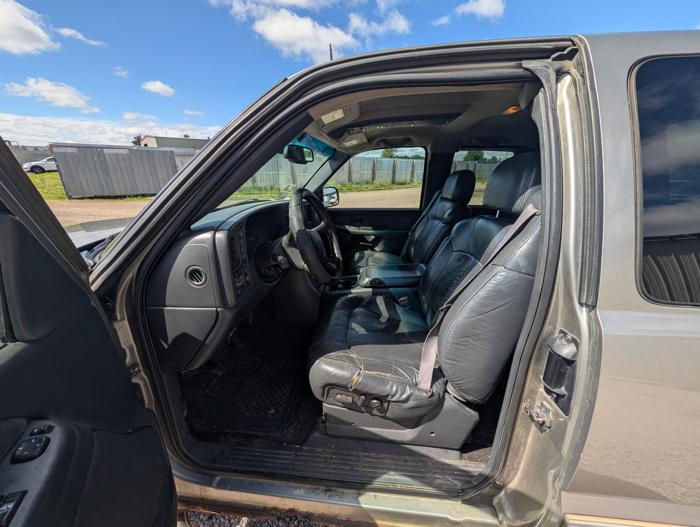2001 chevrolet silverado-1500 ext.-cab-short-bed-4wd with 212525 miles for sale near elk-river, minnesota 5e4caf1cd01342838fe83b1f82332d00.jpg