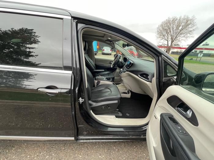 2018 chrysler pacifica limited with 145653 miles for sale near blaine, minnesota 5e5dbb478ddc451dac76abc792ea7512.jpeg