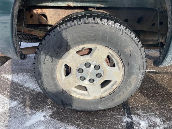 2006 chevrolet silverado-1500 ls-ext.-cab-4wd with 245271 miles for sale near fridley, minnesota 5e6583e72245483e8591feead811c60b.jpeg