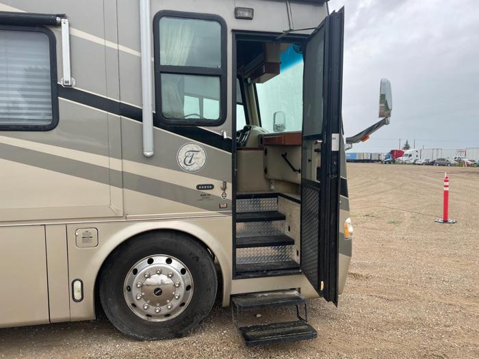 2006 freightliner x-line-motorhome - with 27483 miles for sale near elk-river, minnesota 5eb0a493ea58475fae0b7935aaeac626.jpg