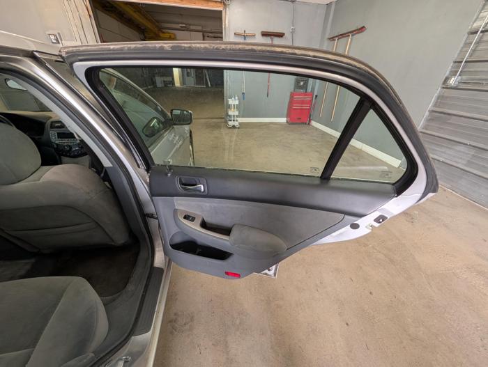 2006 honda accord ex-l-sedan-at with 209728 miles for sale near elk-river, minnesota 5ee59eba37b54a65861d2370c78aa38e.jpg