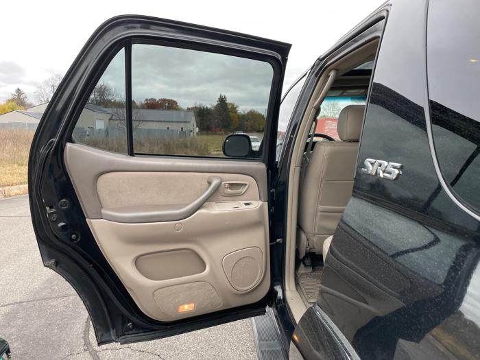 2005 toyota sequoia sr5-4wd with 250906 miles for sale near elk-river, minnesota 5f2f4b57962549c387c0e1e36c769b09.jpeg