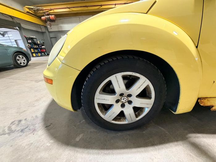 2007 volkswagen new-beetle 2.5l with 122594 miles for sale near elk-river, minnesota 5f682b32c05446e0b1856e2749799239.jpeg
